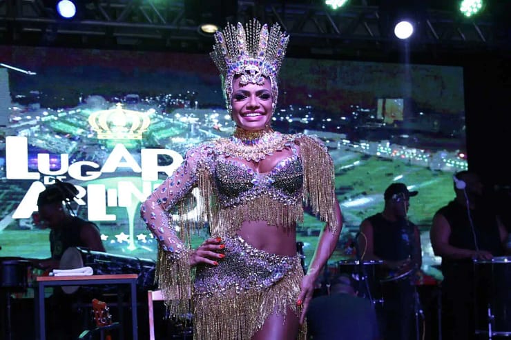 Quitéria Chagas, rainha da Império Serrano, chega de Milão para evento no Rio de Janeiro - Fotos: Roberto Filho / Divulgação